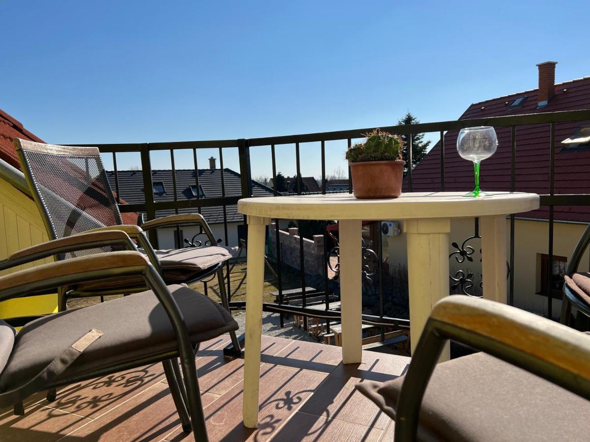 Csikos Apartman Gyenesdias Bagian luar foto