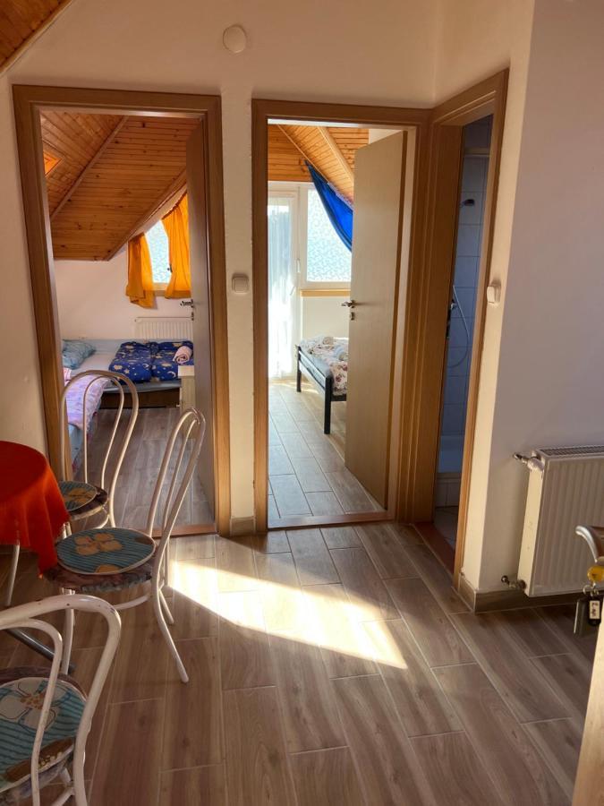 Csikos Apartman Gyenesdias Bagian luar foto