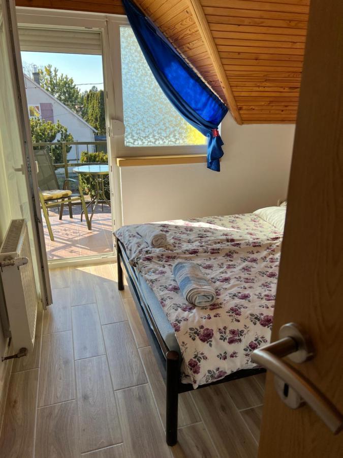 Csikos Apartman Gyenesdias Bagian luar foto
