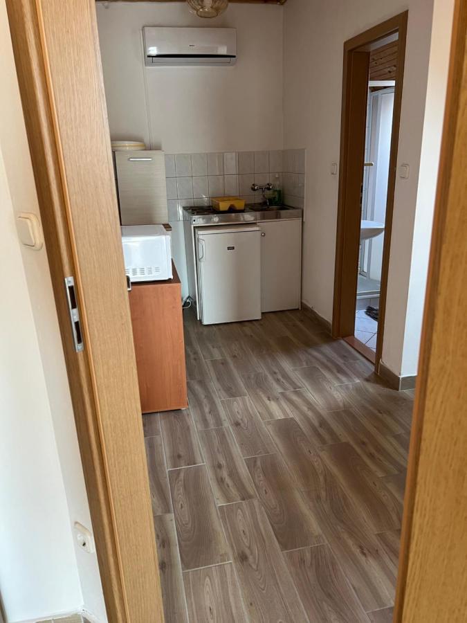 Csikos Apartman Gyenesdias Bagian luar foto