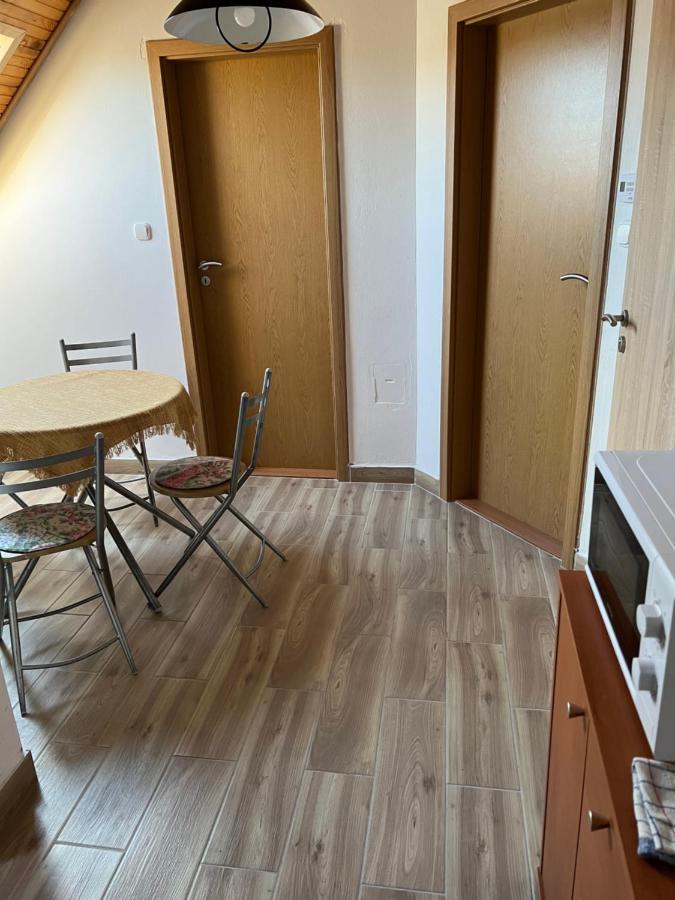 Csikos Apartman Gyenesdias Bagian luar foto