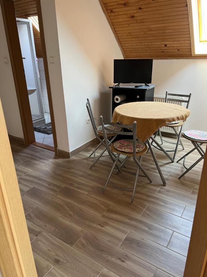 Csikos Apartman Gyenesdias Bagian luar foto