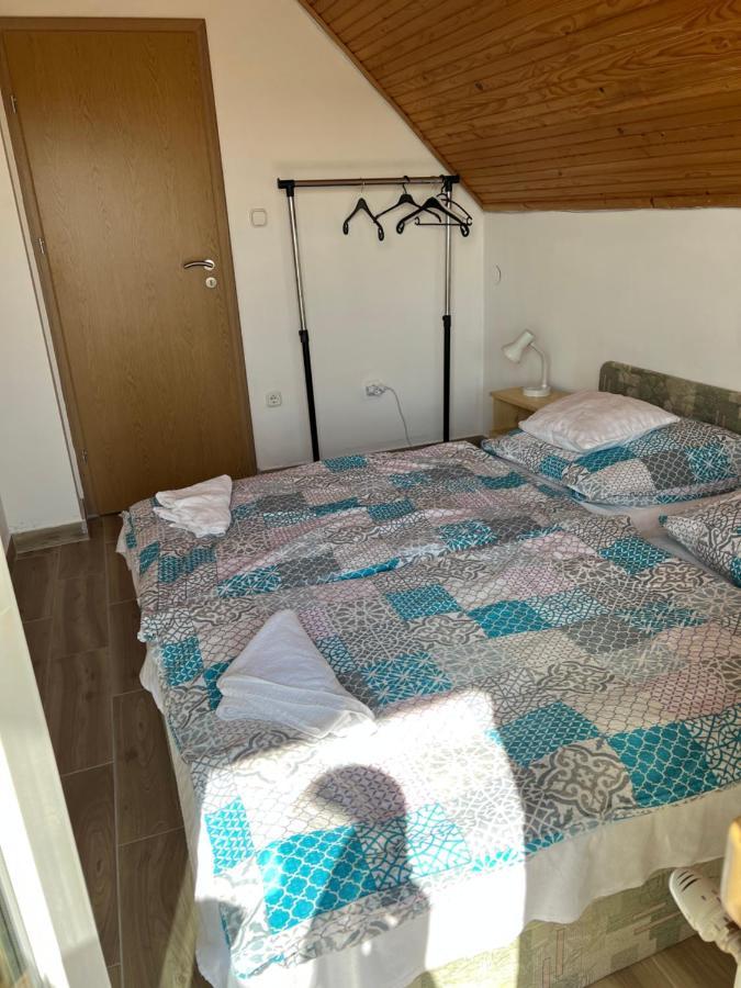 Csikos Apartman Gyenesdias Bagian luar foto